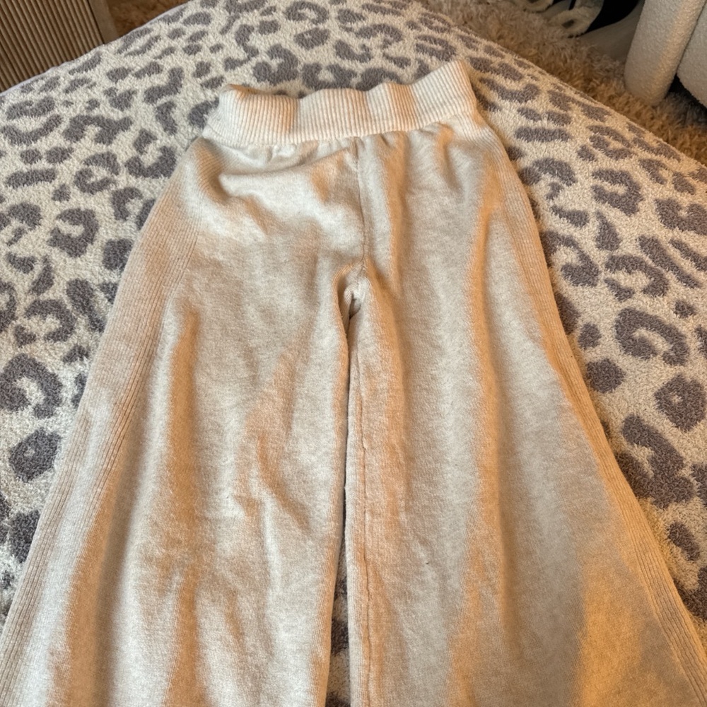 H&M cream sweatpants